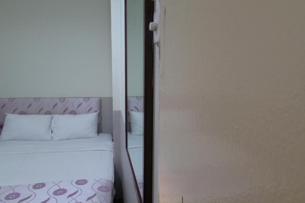 Meriton Hotel Szingapúr Szoba fotó